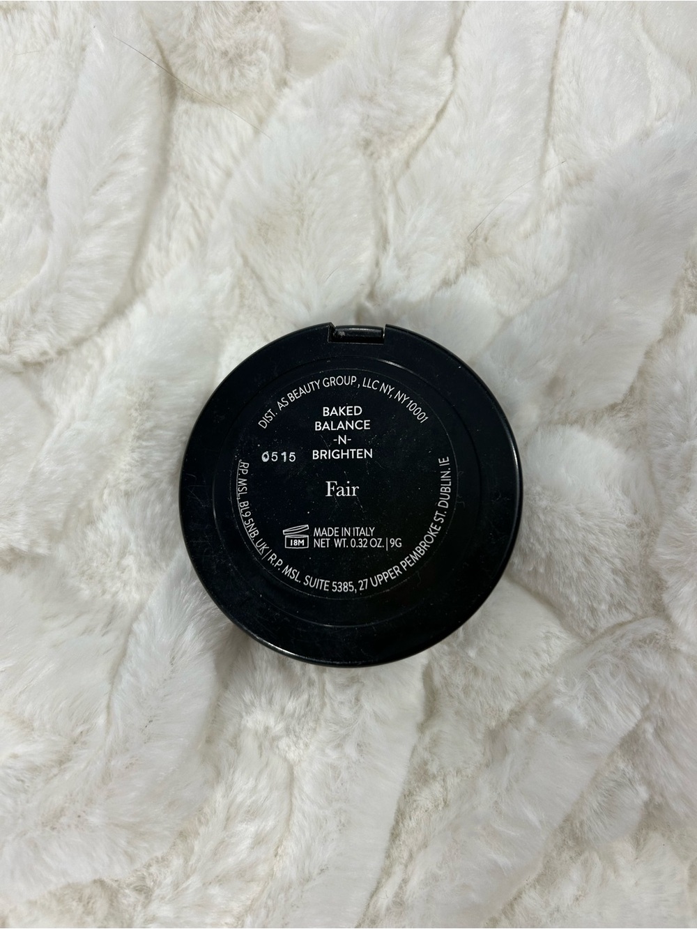 Laura Geller Baked Balance N Brighten powder foundation in Fair - Picture 3 of 3